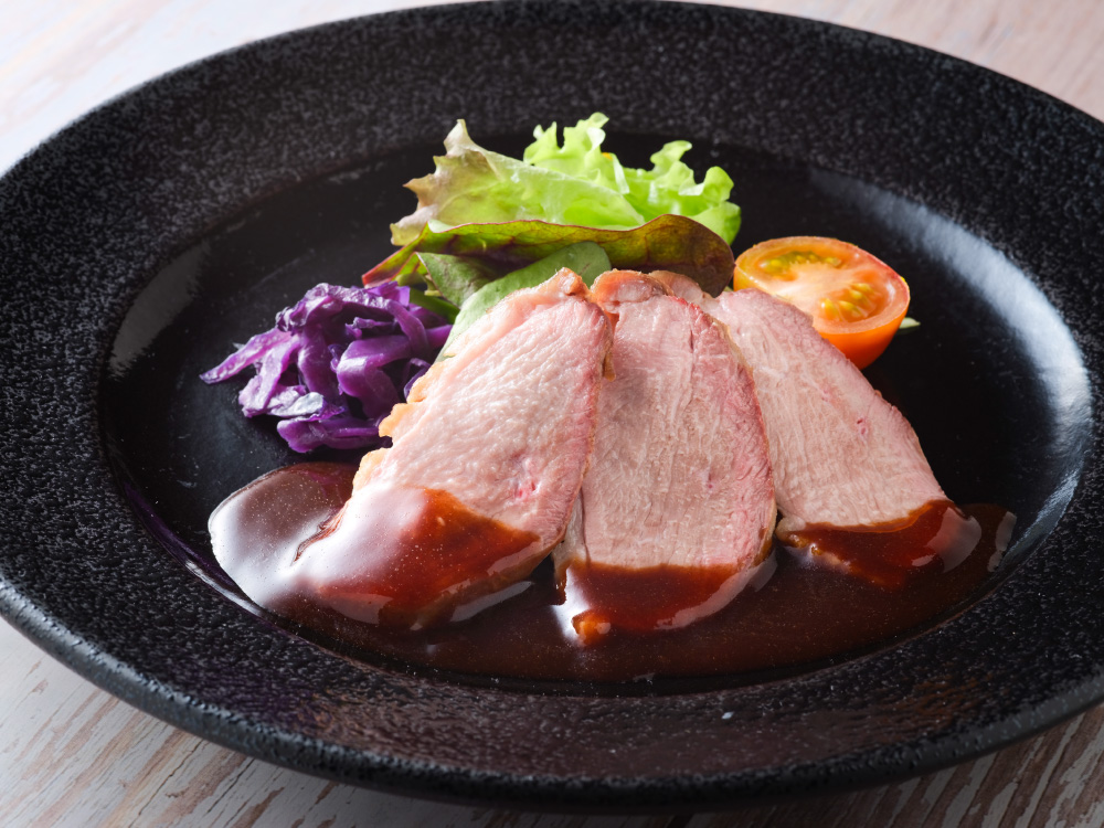 たのはた鴨のロースト -いわて山ぶどうのソース-