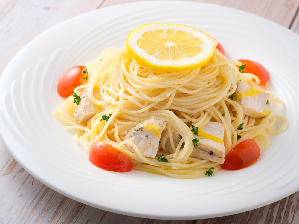 サラダチキンを味わうレモンパスタ